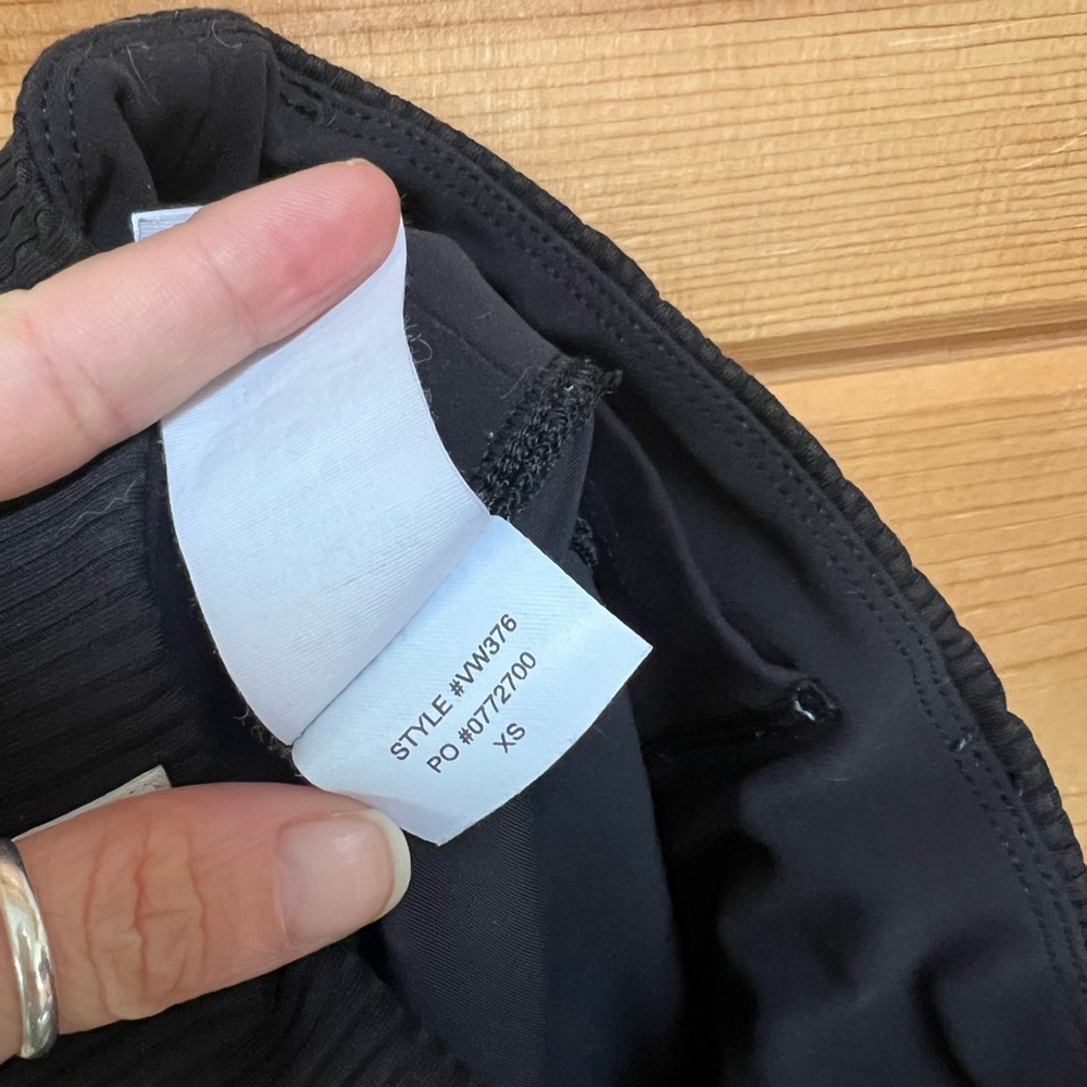 Vuori Women’s Studio Ribbed Bike Shorts - Picture 3 of 3